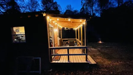 Cozy cabin in the Cherokee National Forest. Minutes from Hiwassee River.
