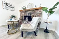 Cozy &Quiet/Safe Pvt Studio/Projector/free parking 페어비애 호텔