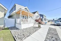 Beach House Full of Family Fun Within 15 Min Walk to the Beach +  Work Space