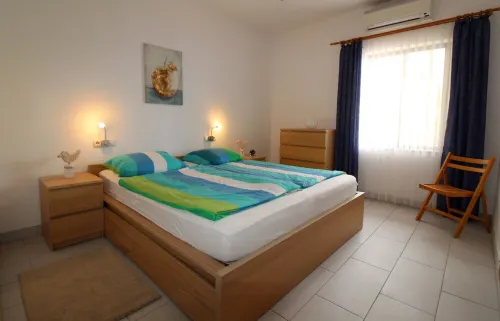 Great quiet vacation home for 4 people with private pool and large garden