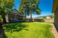 Whitefish Downtown Cottage on the River Trail with views of Big Mountain
