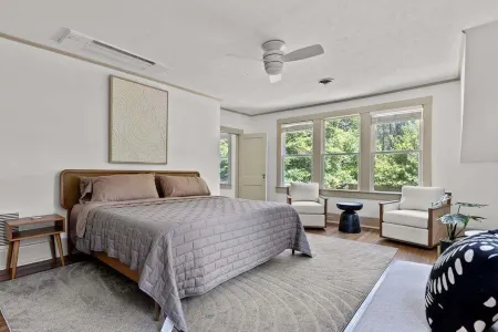 Charming, Cozy Home Close to Everything Downtown! Perfect for Large Groups!