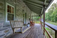 The Trolley House - A Romantic Getaway / 1 Bedroom / 1 Bath / 2 Beds