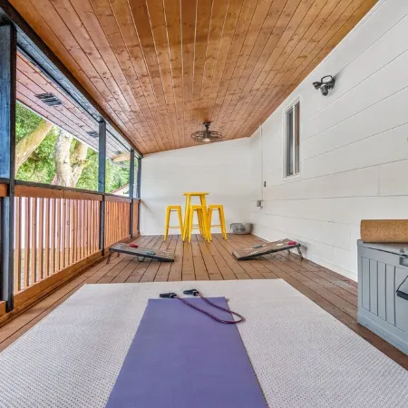 Stunning 4/2 Ranch Style Home near Tampa Bay