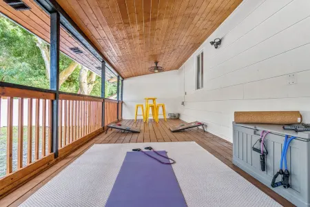 Stunning 4/2 Ranch Style Home near Tampa Bay