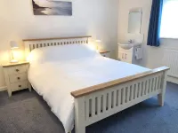 'Sea-Lovers' - 2 bedroom flat steps from the Sea! Hotels in Exmouth