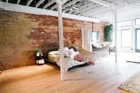 1930s Store Front with original brick, in the heart of Ogden. 베우스 트레일헤드 공원 주변 호텔