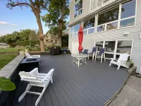 Family Friendly Lakehouse - Directly on the lake with spacious pier