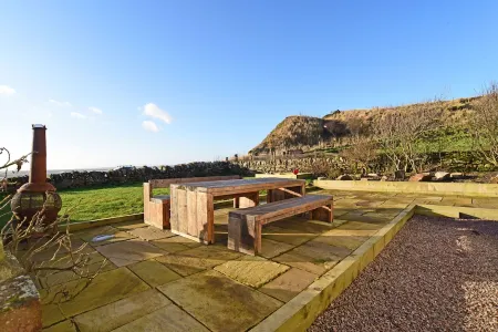 Cottage With Secure Garden, Wood Burning Stove And Sea Views