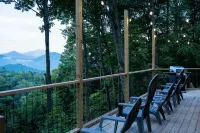 Modern Mountain Cabin: Spectacular Views @3100 ft.
