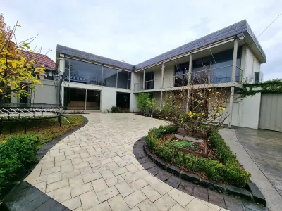 Large Golden Mile house sleeps 12. Within 50 meters of the beach and restaurant. Hotel in zona Brighton Bathing Boxes South End