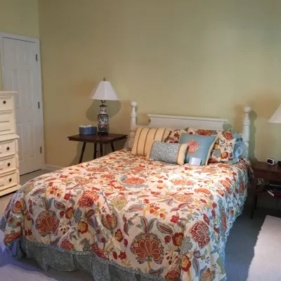 Relax & Enjoy all that Oxford has to offer & stay at the “LandShark Lounge