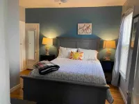 #2 Cozy 1-bdrm suite downtown with parking