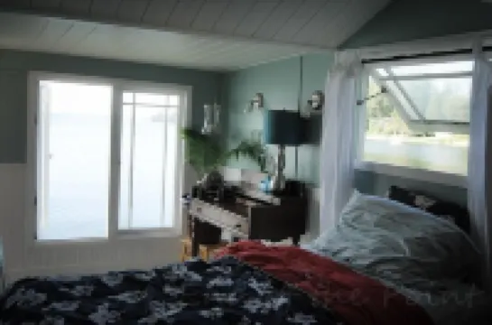 End of the Point - Cottage         - - Book Now for the 2026 World Cup - -