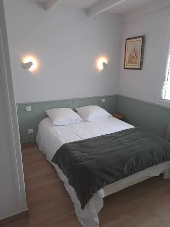 Privileged, calm, bright site 800 m from the beaches of Remigeasse and Perroche