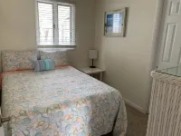 Lovely 3 bedroom townhouse, 1 house from the beach