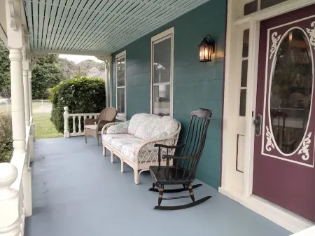 Spacious Victorian close to everything in RH - Wheelchair friendly. Sleeps 11 Отели в г. Кент