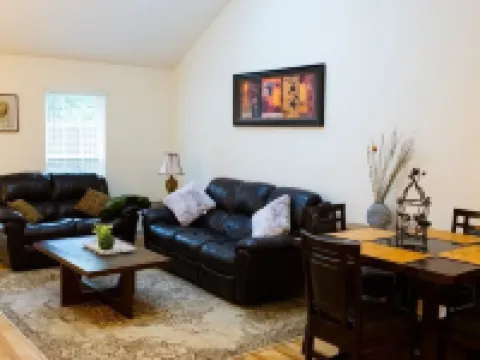 Cozy townhome - 5 minutes to military base! Hotels in Grovetown