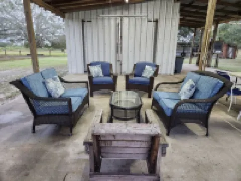 Cozy cottage on 8 acres near state park and atv trails. Pet Friendly!