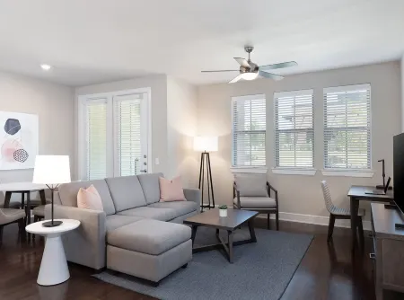 Ave Las Colinas - Short Stay Furnished Apartment