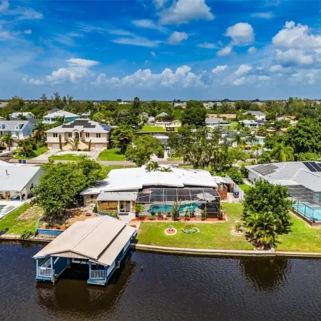 Waterfront Mid Century Cottage w/Pool and Spa- Close to beaches - Sleeps 9
