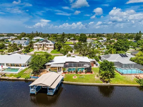 Waterfront Mid Century Cottage w/Pool and Spa- Close to beaches - Sleeps 9