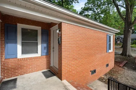 Duke East Campus 1BR Markham Отели рядом с достопримечательностью «Дарем Перформинг Артс Сентер»