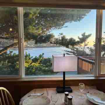 Gem of Yachats! Great view and location, dog friendly and cozy fireplace! Dining/Meeting Rooms