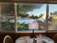 Gem of Yachats! Great view and location, dog friendly and cozy fireplace!