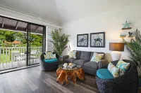 Steps from the Beach, Stunning View, Newly Remodeled, +AC