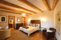 Restored 17th Century Villa with Swimming Pool, Chef's Kitchen+WiFi+AC Hotel a