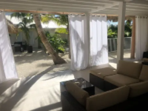 Tiki Life ! Relax and Enjoy w/m discount! Close to beaches without the costs!!