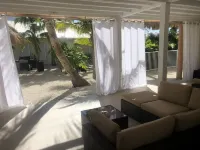 Tiki Life ! Relax and Enjoy w/m discount! Close to beaches without the costs!!