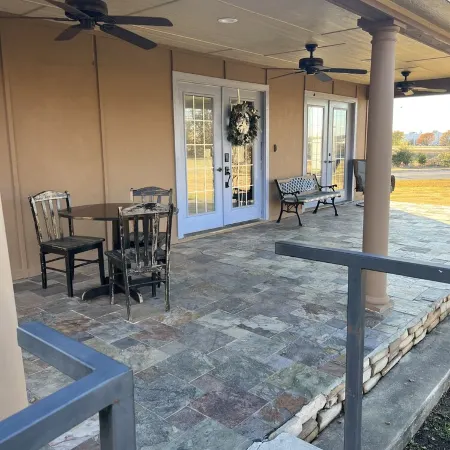 Cozy family bungalow perfect for a couple or family of four
