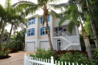5-Bedroom Vacation Home in the Village with Just a Short Walk to Captiva Beach!