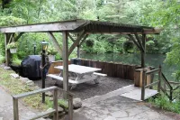 Waterfront Retreat on Mini "Golden Pond" 10 Miles Lake George