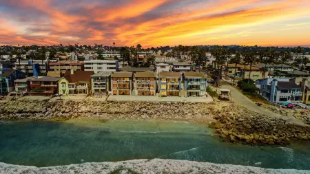 Oceanfront Designer Condo - Private Beach, Unobstructed Views, AC