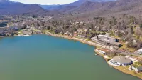 Starstorm Mountain ApartmentLakeview deck & hiking trail, near many activities.