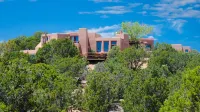 Hilltop, Santa Fe: Pool, 32 Acres, Staggering Views, Luxury Home, Hot Tub, A/C. Hotels in 