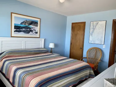 Lovely Oceanfront Condo w/ Vast Top Floor Views; Pool; WiFi/Cable; Quiet; 2 Max Hotels near Freeman Park