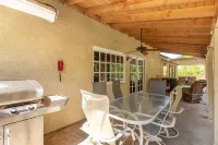 Large family Gathering? Have them all under one roof in this beautiful setting