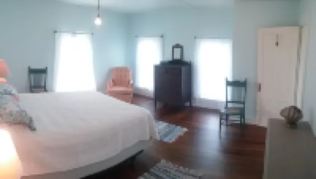 Beach Victorian Bluff!