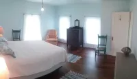 Beach Victorian Bluff!