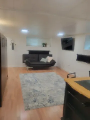 Home Away Studio Basement Apartment w/Hideabed