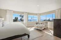 Luxury 3 bed 3 bath with Ocean Views+ Steps to the Beach