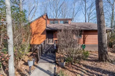 Cozy Home:  Close to UT, Smoky Mountains and outdoor fun Hotel in zona Regal Riviera