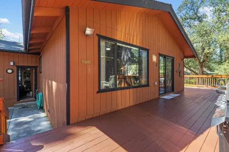 3-bedroom house in charming Groveland with WiFi, climate control, fitness room