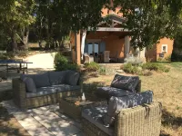 Le Vieux Pressoir, gîte for 4 people near Uzès, peaceful vacation in the countryside.