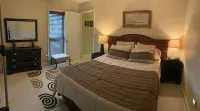 Executive home minutes to downtown Greenville, GHS, Swamp Rabbit Trail Sleeps 10