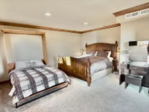 Air Conditioned Luxury - Epic Heavenly & Lake Tahoe Views + Hot Tub + Peloton Hotels in Zephyr Cove–Round Hill Village